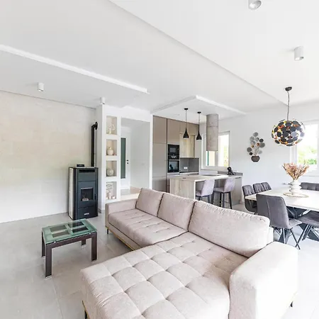 4 Bedroom In Primorski Dolac