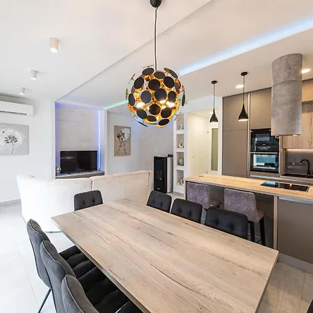 4 Bedroom In Primorski Dolac Holiday home Mravnica (Sibenik)