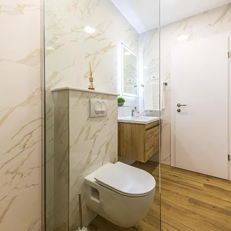 4 Bedroom In Primorski Dolac *