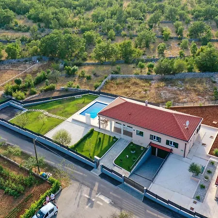 Holiday home 4 Bedroom In Primorski Dolac