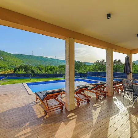 4 Bedroom In Primorski Dolac Holiday home *