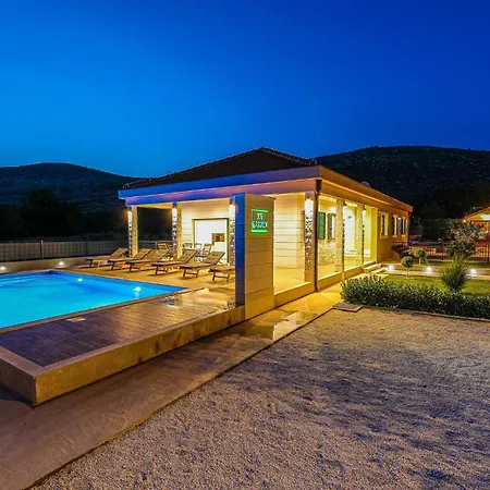 4 Bedroom In Primorski Dolac Holiday home