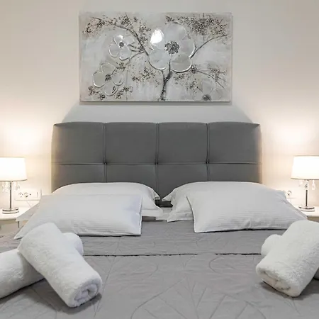 4 Bedroom In Primorski Dolac