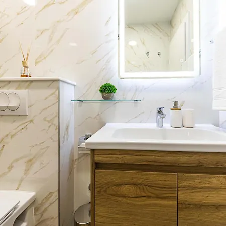 Cozy In Primorski Dolac With Wifi * Primorski Dolac