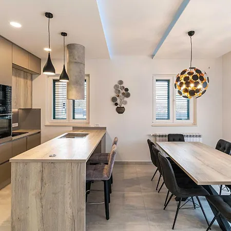 Cozy In With Wifi بيت للعطل *