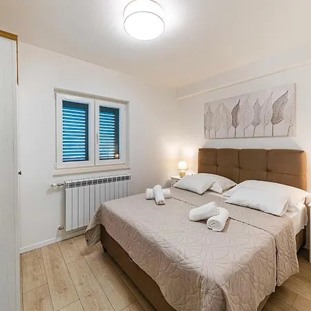 Cozy In Primorski Dolac With Wifi Tatil Evi