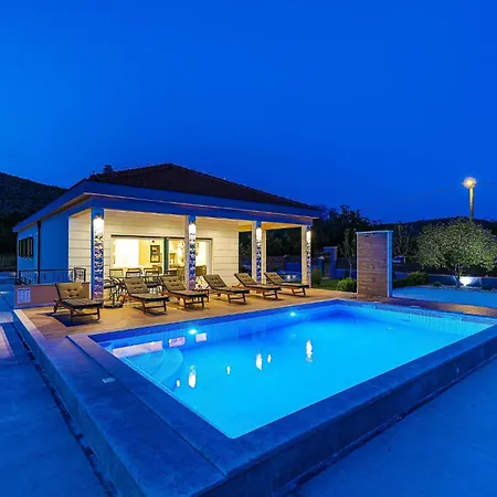 Cozy In Primorski Dolac With Wifi Tatil Evi