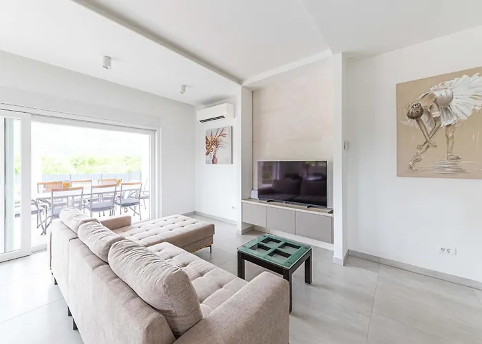 Vakantiehuis Cozy In With Wifi *