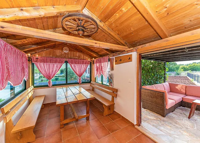 Cozy In With Wifi Holiday home Primorski Dolac