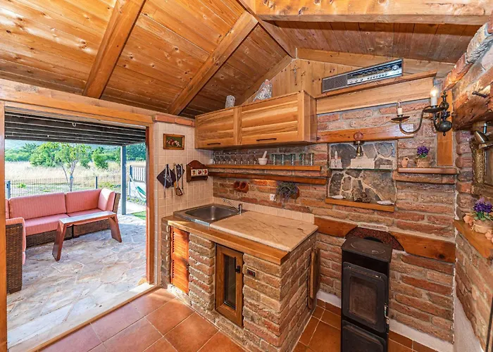 Holiday home Cozy In With Wifi Primorski Dolac